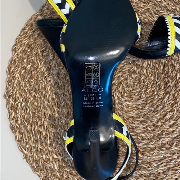 Chevron patterned vegan leather stilettos by Aldo - Picture 4 of 6